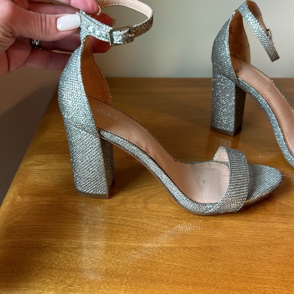 Woman’s silver size 6 high heel shoes - Picture 2 of 5